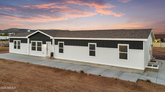 26243 N VINEYARD Lane, Paulden, AZ 86334