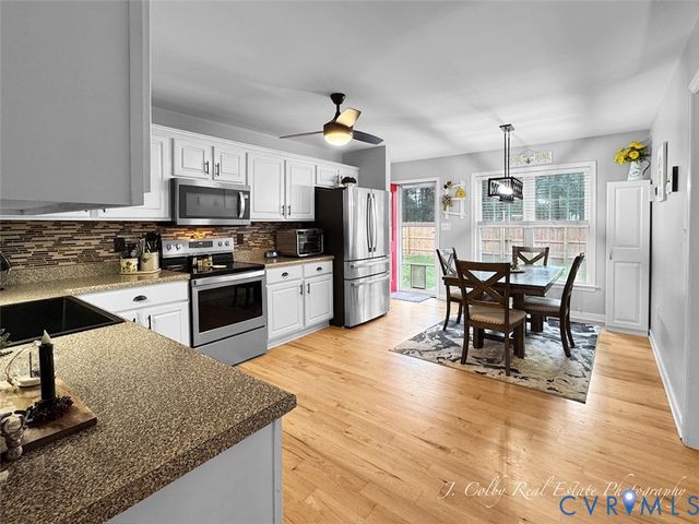 5671 Buckhunt Ln, New Kent, VA 23124