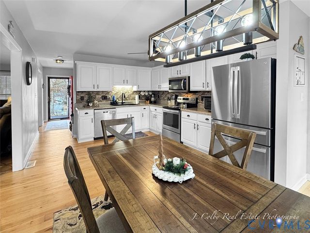 5671 Buckhunt Ln, New Kent, VA 23124