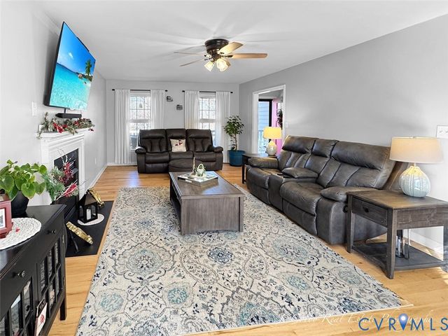 5671 Buckhunt Ln, New Kent, VA 23124