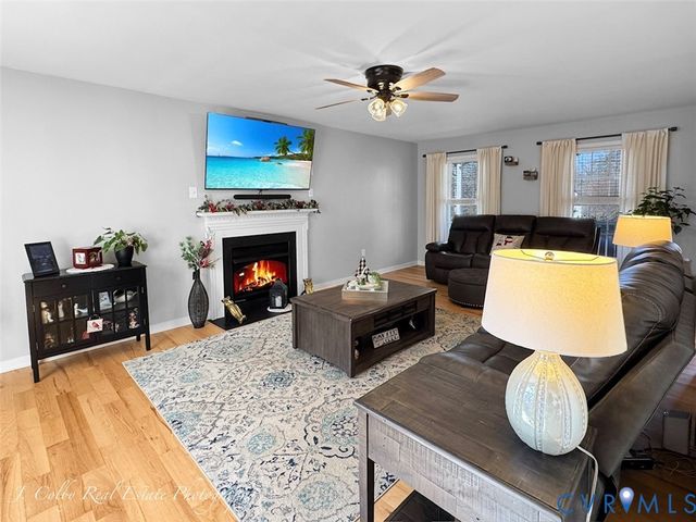 5671 Buckhunt Ln, New Kent, VA 23124