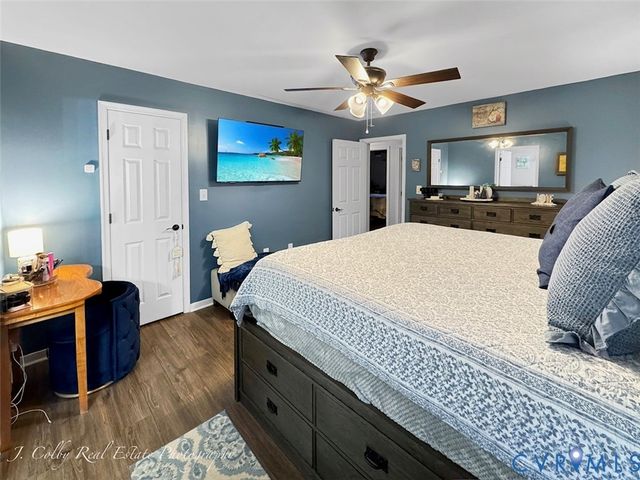 5671 Buckhunt Ln, New Kent, VA 23124