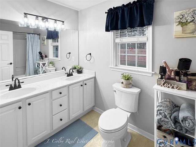 5671 Buckhunt Ln, New Kent, VA 23124