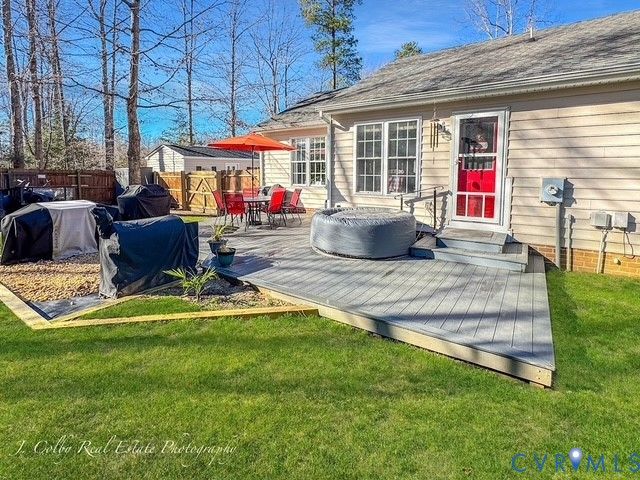 5671 Buckhunt Ln, New Kent, VA 23124