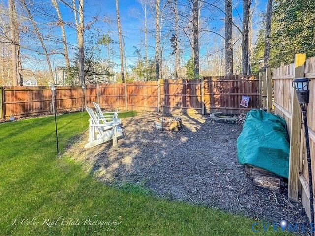 5671 Buckhunt Ln, New Kent, VA 23124