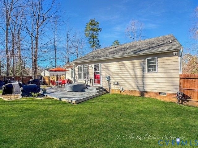 5671 Buckhunt Ln, New Kent, VA 23124