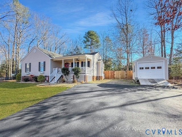5671 Buckhunt Ln, New Kent, VA 23124