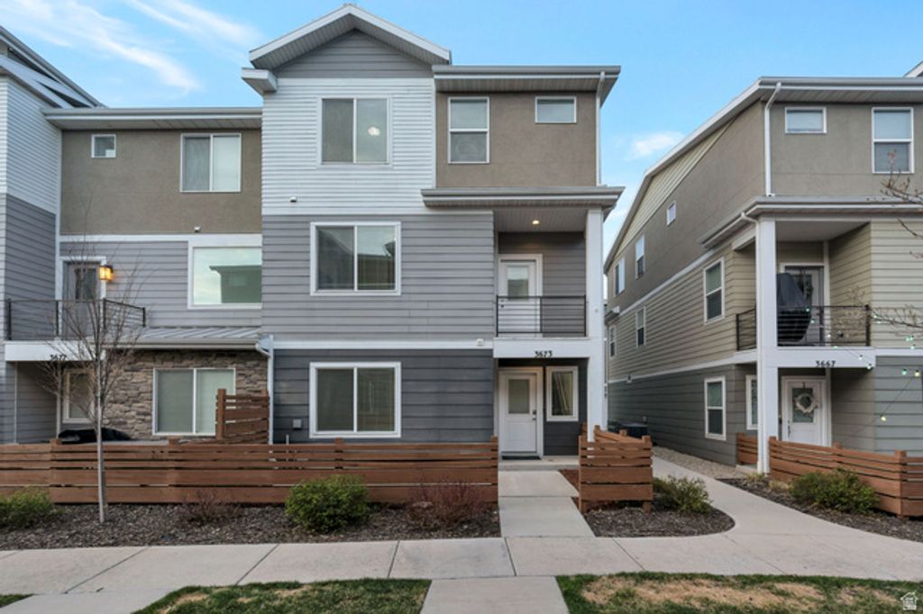 Image 2 of property listing at 3673 W GOLDEN SKY LN, South Jordan, UT 84009