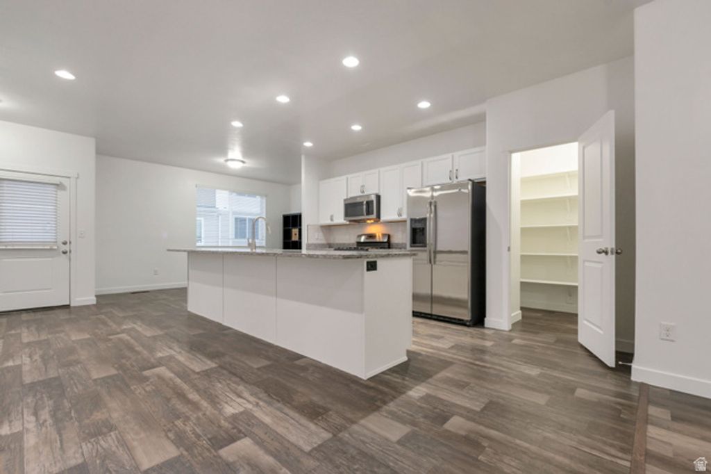 Image 3 of property listing at 3673 W GOLDEN SKY LN, South Jordan, UT 84009