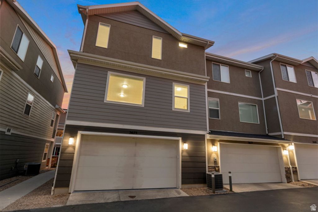 Image 21 of property listing at 3673 W GOLDEN SKY LN, South Jordan, UT 84009