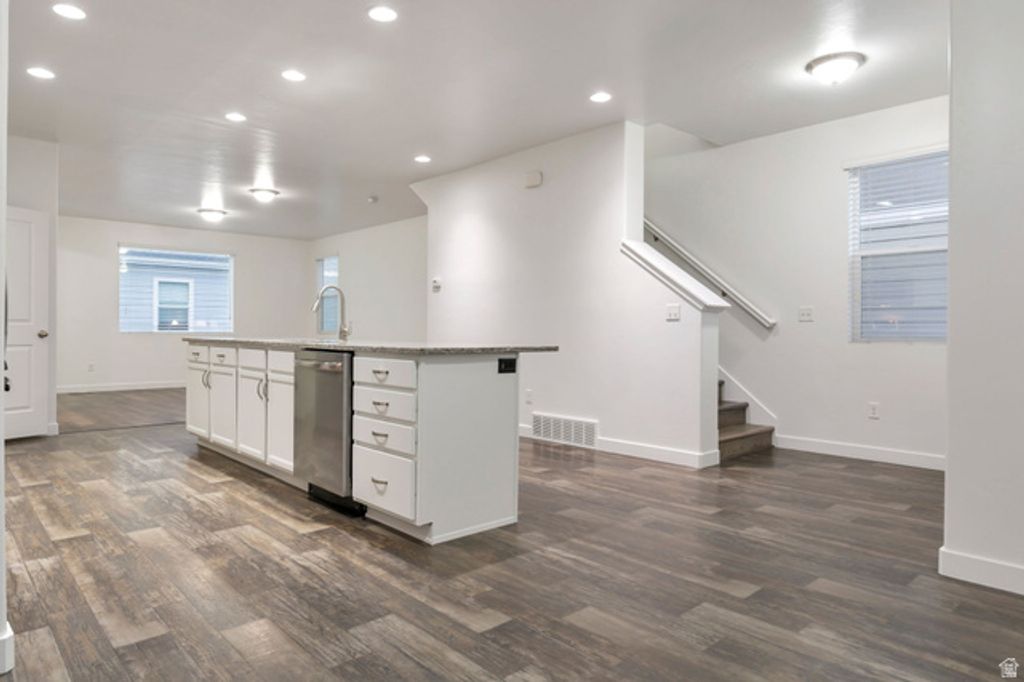 Image 4 of property listing at 3673 W GOLDEN SKY LN, South Jordan, UT 84009