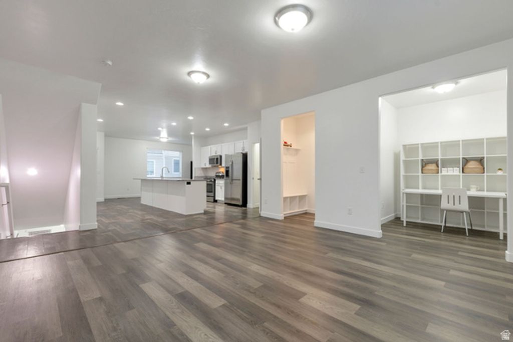 Image 5 of property listing at 3673 W GOLDEN SKY LN, South Jordan, UT 84009