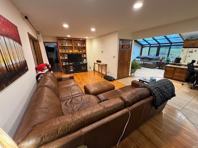 66110 Oak Road, Lakeville, IN 46536