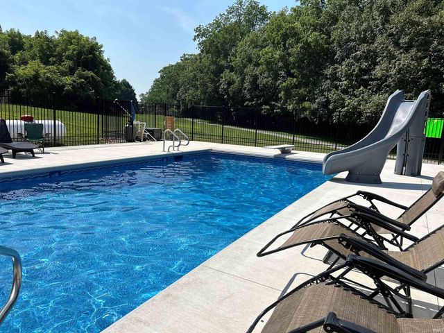 66110 Oak Road, Lakeville, IN 46536