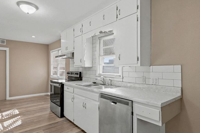 2869 S Mosley St, Wichita, KS 67216