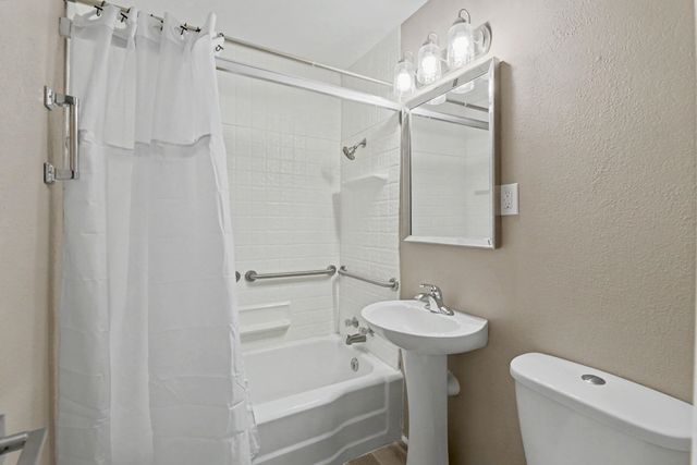 2869 S Mosley St, Wichita, KS 67216