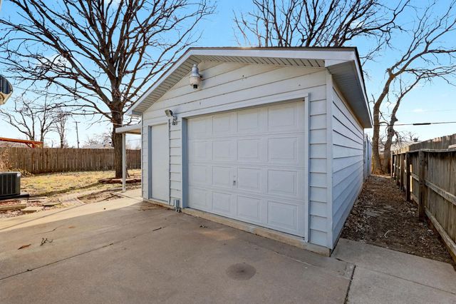 2869 S Mosley St, Wichita, KS 67216
