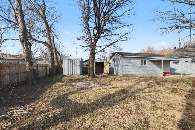 2869 S Mosley St, Wichita, KS 67216