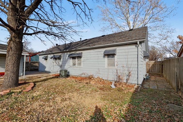 2869 S Mosley St, Wichita, KS 67216