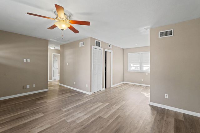 2869 S Mosley St, Wichita, KS 67216