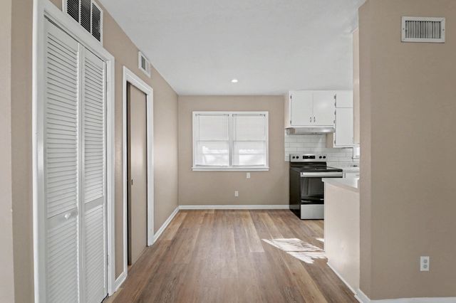 2869 S Mosley St, Wichita, KS 67216