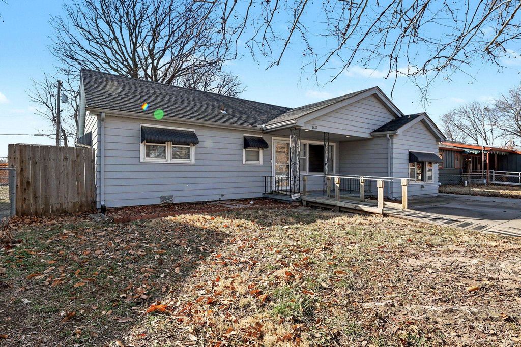 2869 S Mosley St, Wichita, KS 67216