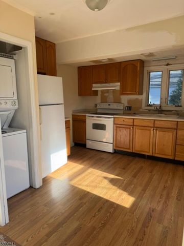 6 Maple Ln, Hampton Boro, NJ 08827