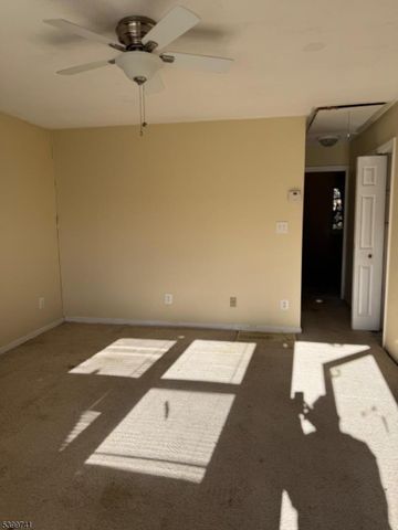 6 Maple Ln, Hampton Boro, NJ 08827