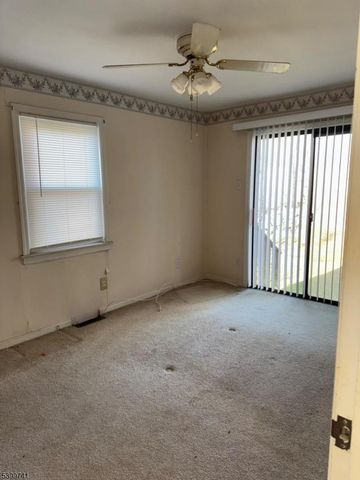 6 Maple Ln, Hampton Boro, NJ 08827