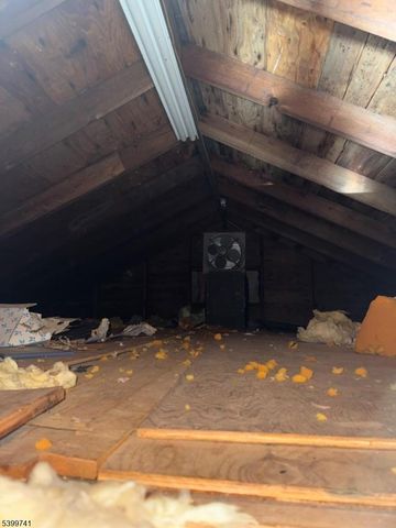 6 Maple Ln, Hampton Boro, NJ 08827