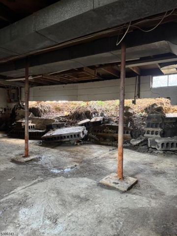 6 Maple Ln, Hampton Boro, NJ 08827