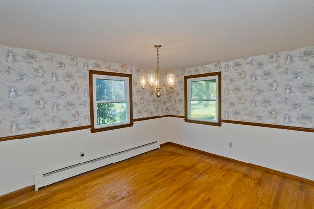 15 Fernwood Dr, Wilbraham, MA 01095
