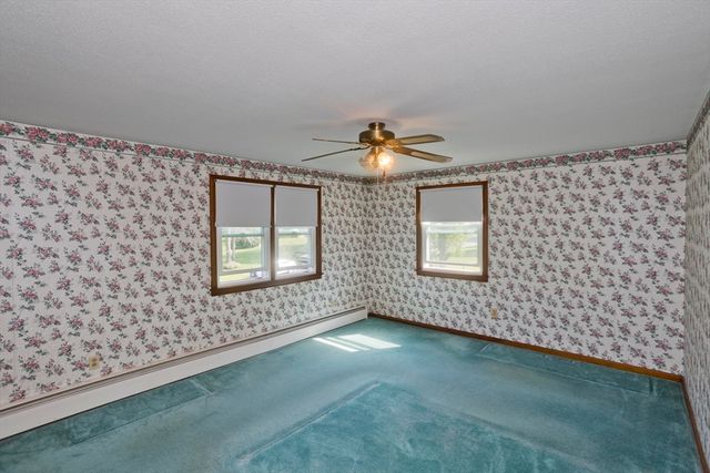 15 Fernwood Dr, Wilbraham, MA 01095