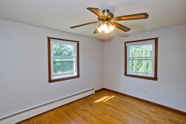 15 Fernwood Dr, Wilbraham, MA 01095