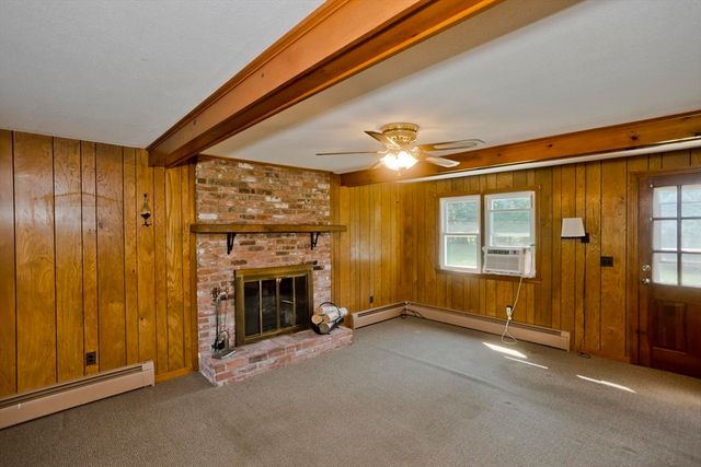 15 Fernwood Dr, Wilbraham, MA 01095