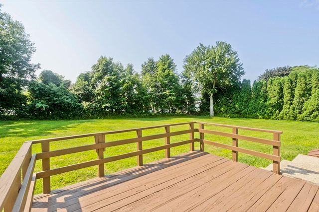 15 Fernwood Dr, Wilbraham, MA 01095