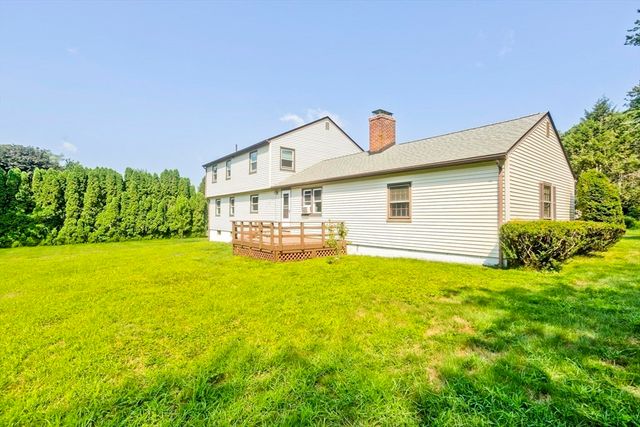 15 Fernwood Dr, Wilbraham, MA 01095