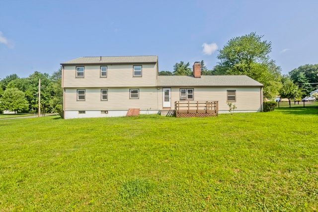 15 Fernwood Dr, Wilbraham, MA 01095