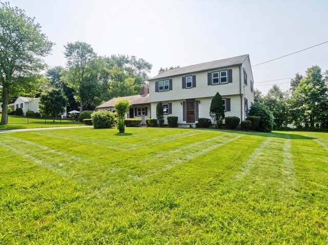 15 Fernwood Dr, Wilbraham, MA 01095