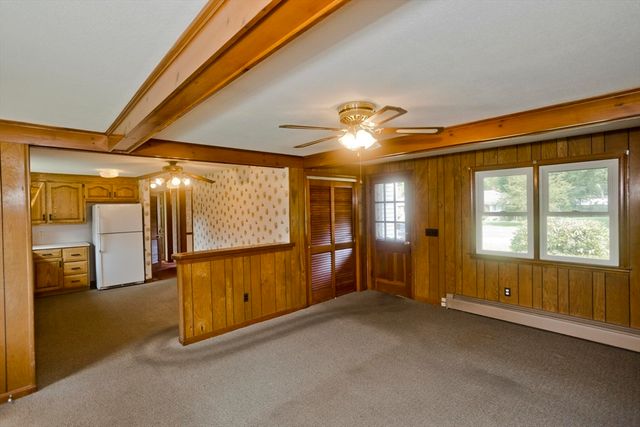 15 Fernwood Dr, Wilbraham, MA 01095