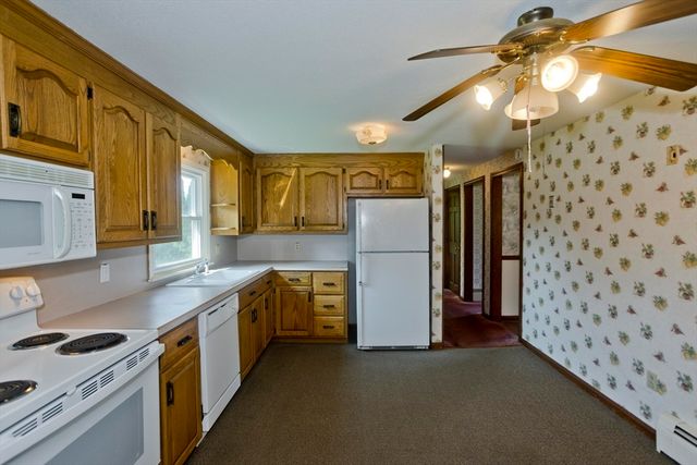 15 Fernwood Dr, Wilbraham, MA 01095