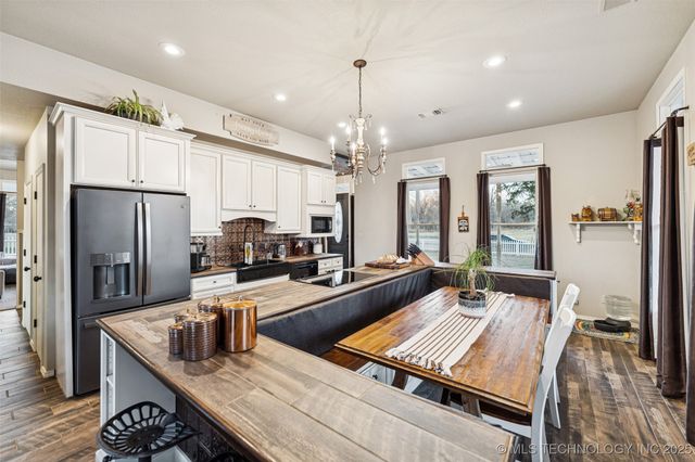 5558 N 441, Adair, OK 74330