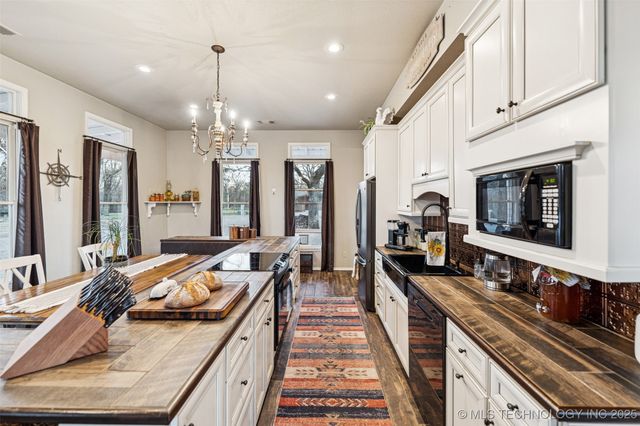 5558 N 441, Adair, OK 74330