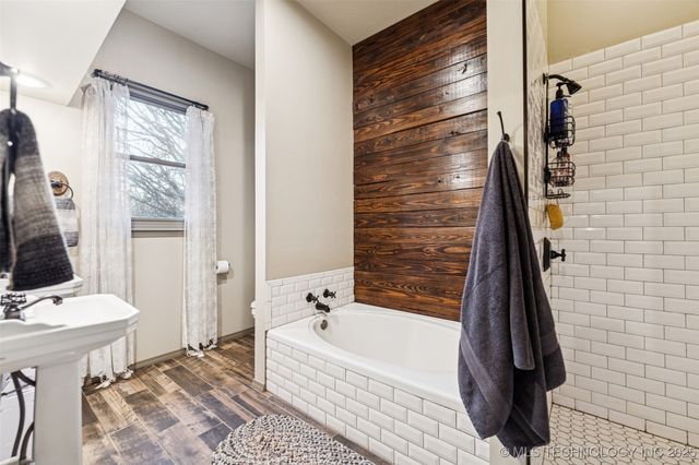 5558 N 441, Adair, OK 74330