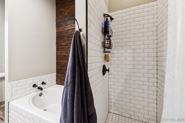 5558 N 441, Adair, OK 74330