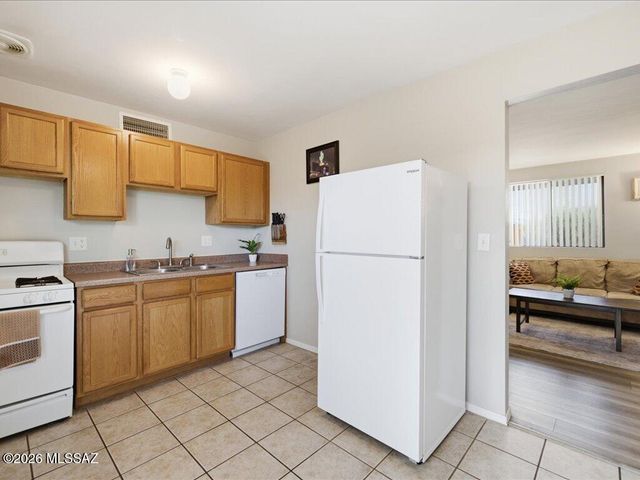 350 N Silverbell Rd Apt 34, Tucson, AZ 85745