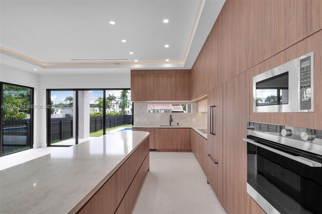 6438 SW 23rd St, Miami, FL 33155