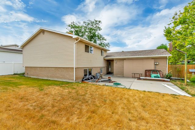 1447 E HOLLOW DALE DR, Salt Lake City, UT 84121