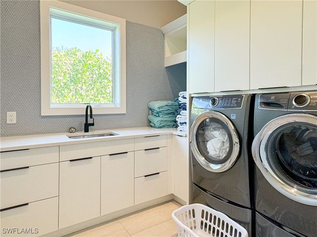 3123 Crayton RD, Naples, FL 34103