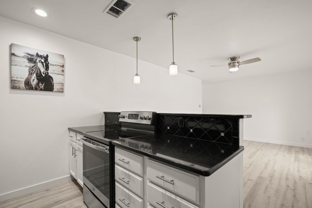 2600 Penny Lane LN 211, Austin, TX 78757